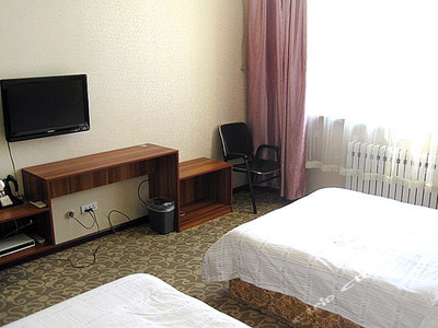 機場路龍鳳家園南門，繁華生活的優質選擇